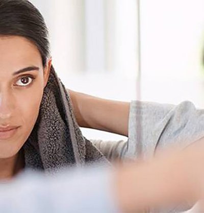 Waarom brunettes hun haar best blonderen met haarverf met olie